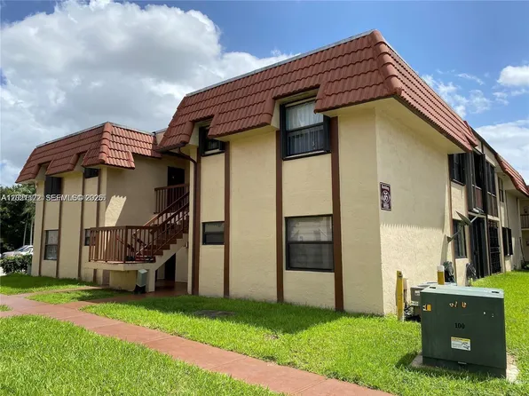 2715 W 66th St APT 13-21, Hialeah, FL 33016