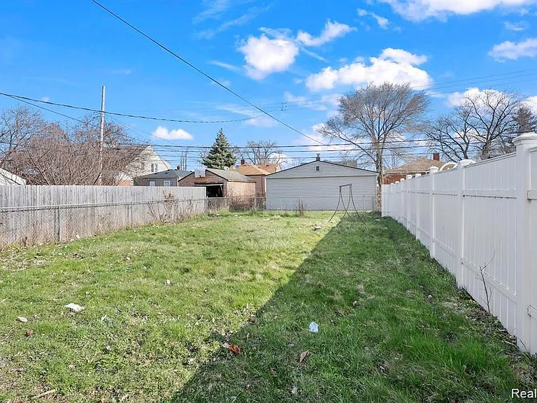 2552 Emogene St — Photo 10