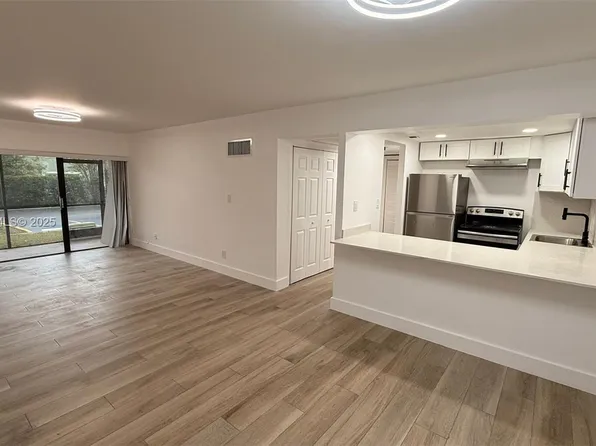 5845 Washington St APT 65, Hollywood, FL 33023