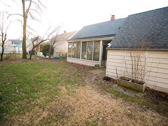 3rd image of 272 Linden Ave