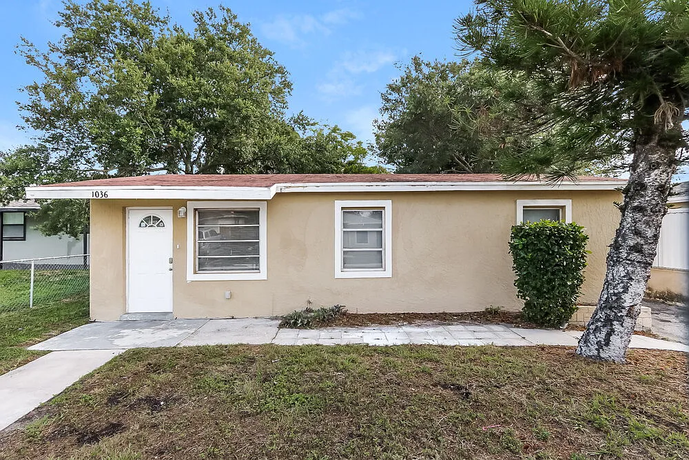 3 bed, 1.0 bath, 1004 sqft, $1,875 — Photo 1