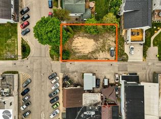 112 W Madison Ave, Suttons Bay, MI 49682