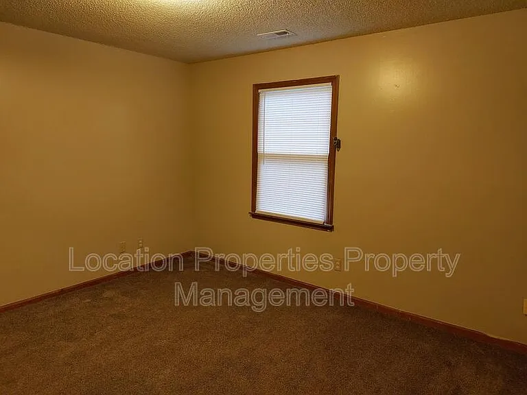 2807 Ridge Ct #B — Photo 11