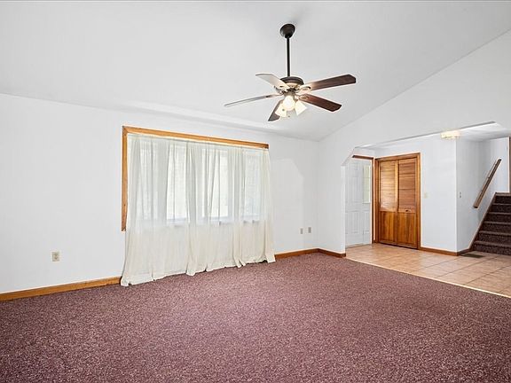3rd image of 25 Collier Cir
