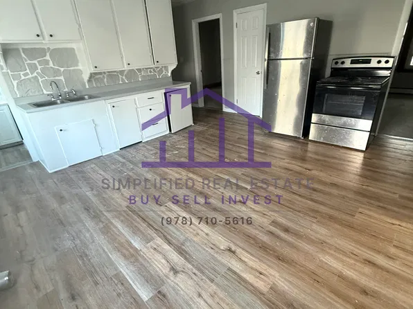 91 Walnut St APT 2, Lewiston, ME 04240