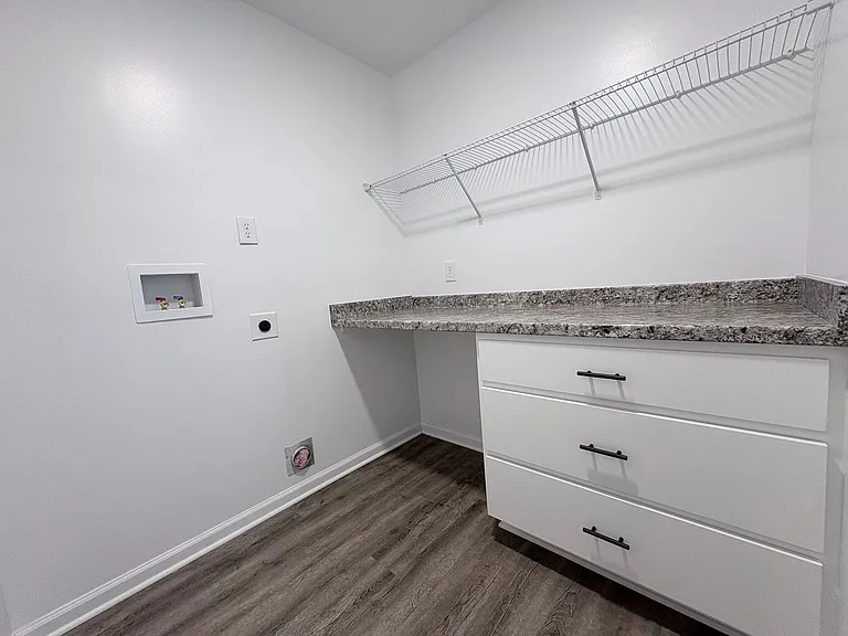 2624 Philip St — Photo 38