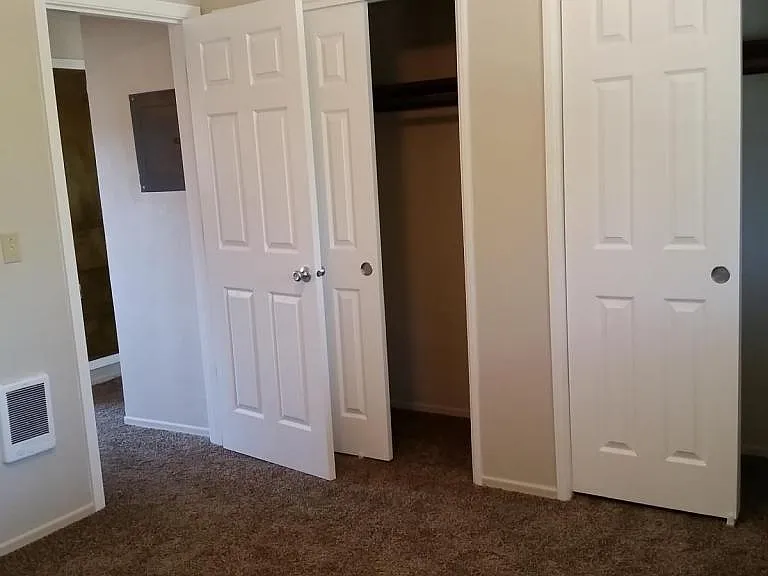274 SE Kingwood Ave — Photo 5
