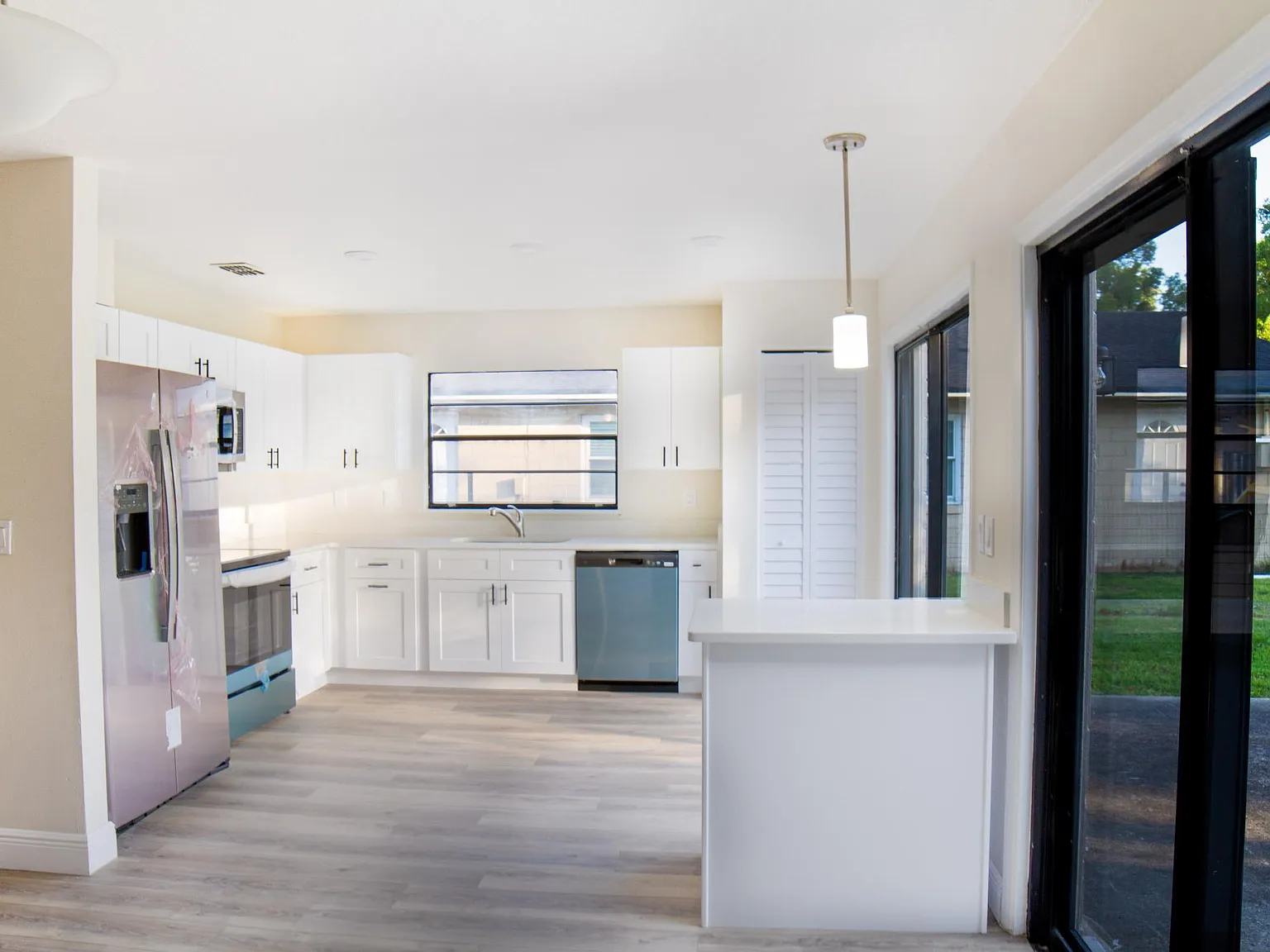2 bed, 1217 sqft, $2,000 — Photo 4