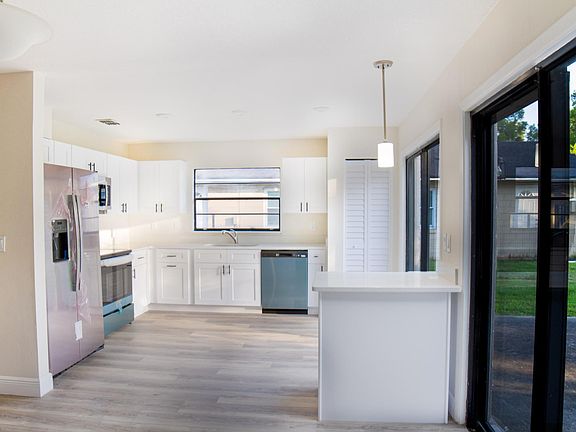 4th image of 1702 Sanford Ave
