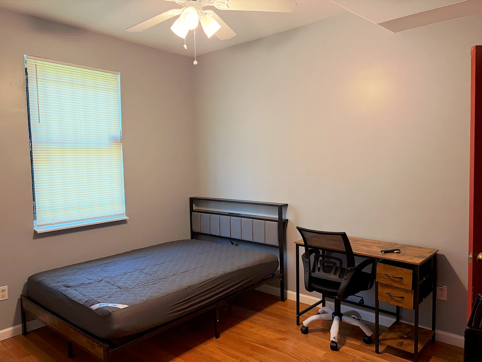 8 bed, 1500 sqft, $900 — Photo 2