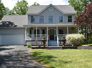 122 Rockwood Dr, Lords Valley, PA 18428