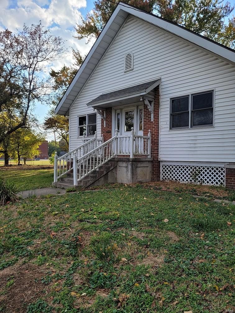 3 Cedar St, Pana, IL 62557 Zillow
