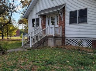 3 S Cedar St, Pana, IL