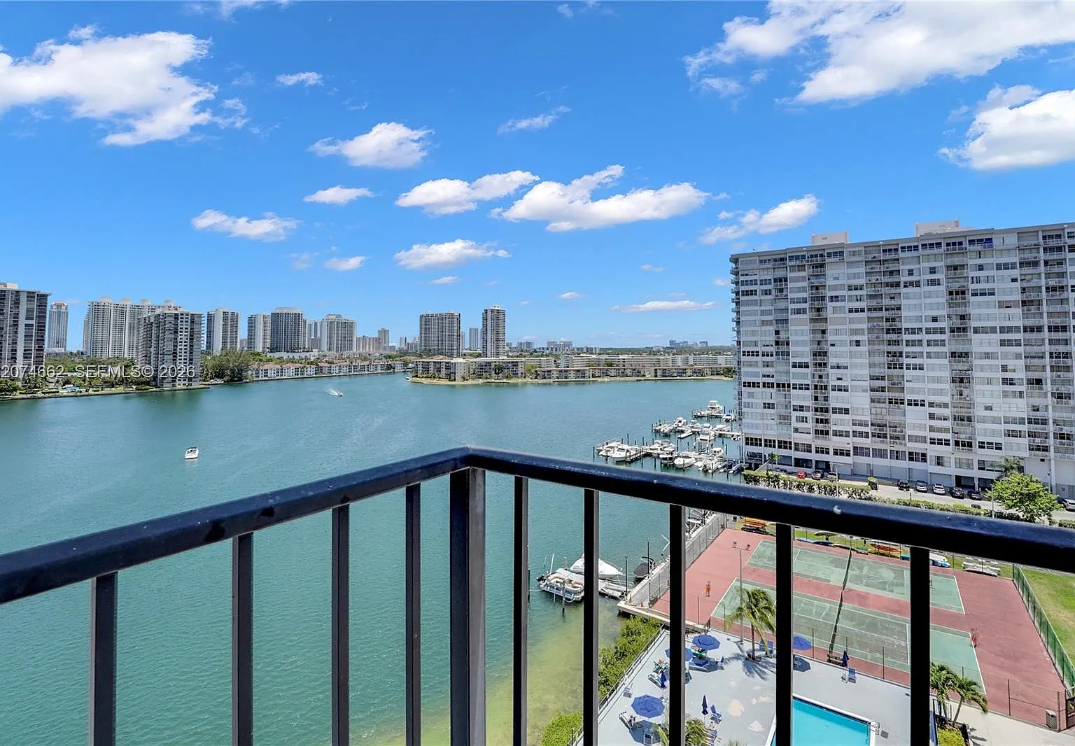 Commodore Plaza Condo — Photo 2