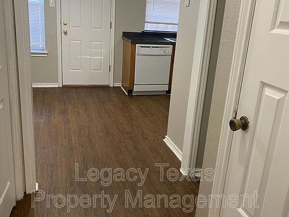 4th image of 1608 Sun Valley Dr APT C
