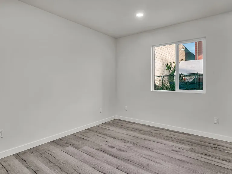 5842 Denver Ave — Photo 33