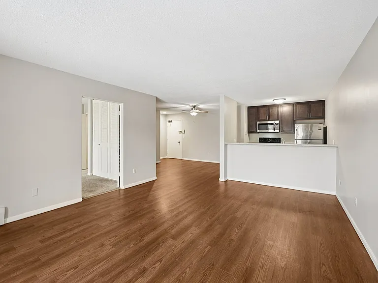 Lexington Hills Apartments — Photo 21