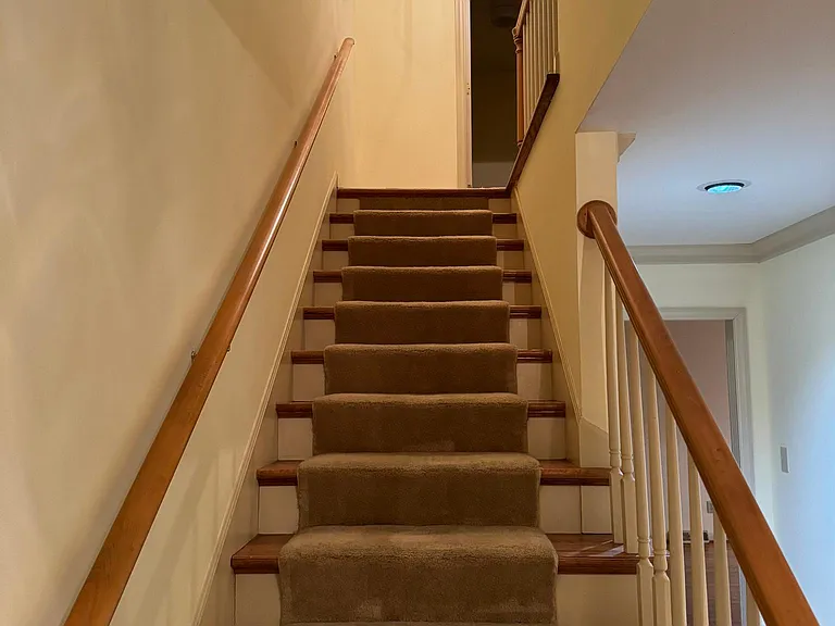 240 Chippendale Cir — Photo 4