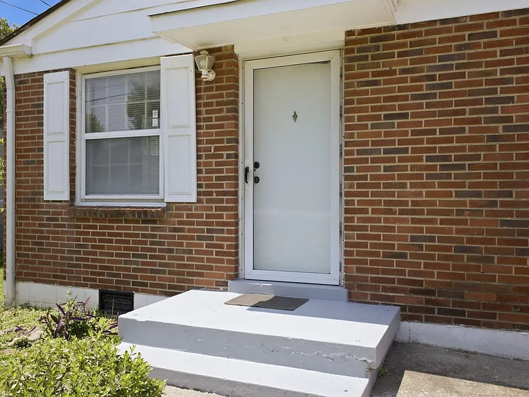 713 Elissa Dr — Photo 5