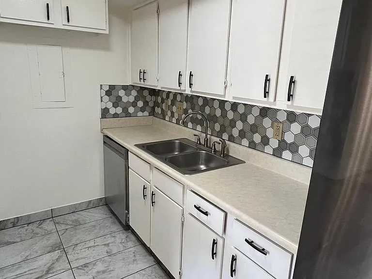 2494 Etiwan Ave #A2 — Photo 11