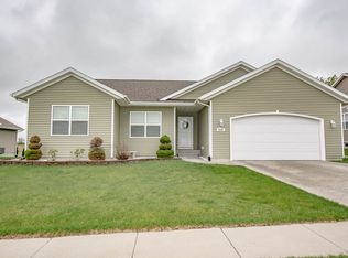 5508 Ruhd St SW, Cedar Rapids, IA 52404