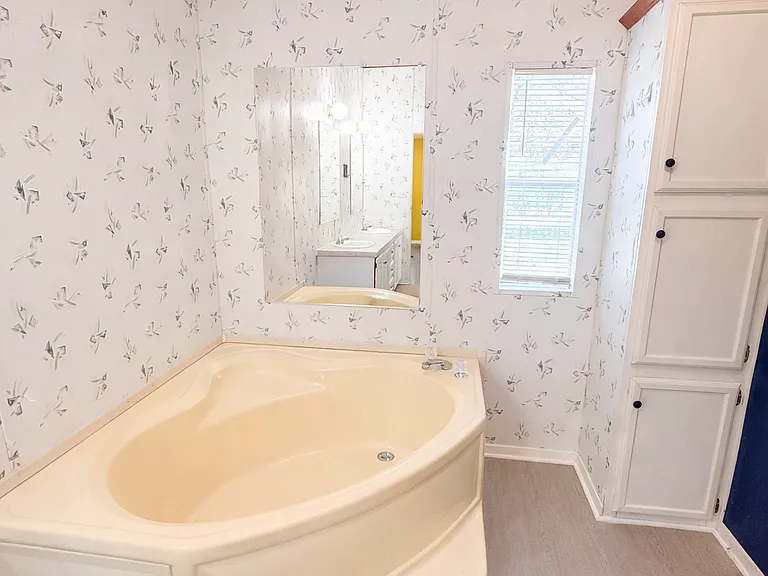 4506 Legend Hts — Photo 7