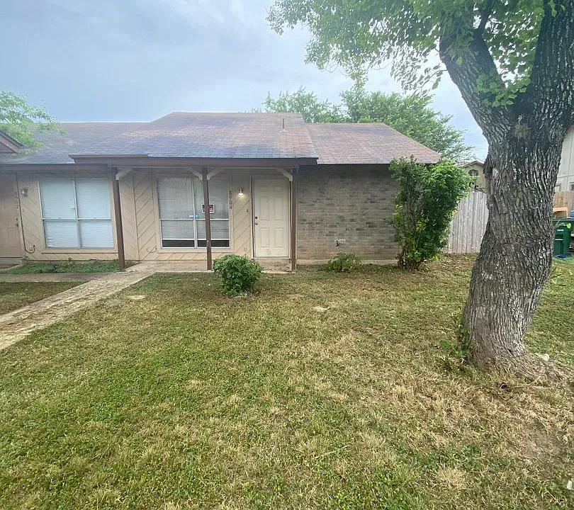 8904 Meadow Trce