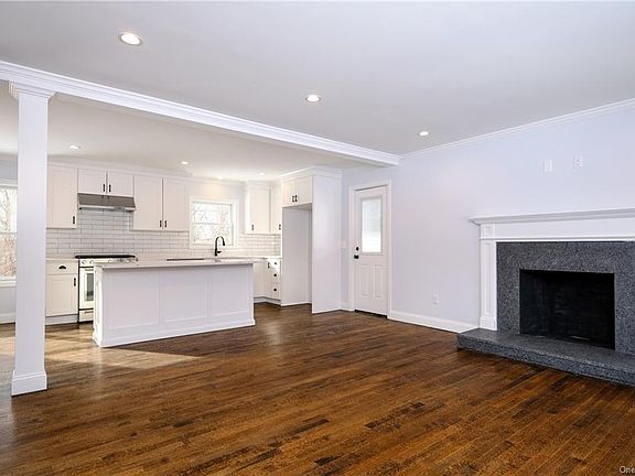 3rd image of 2181 Parker Ln