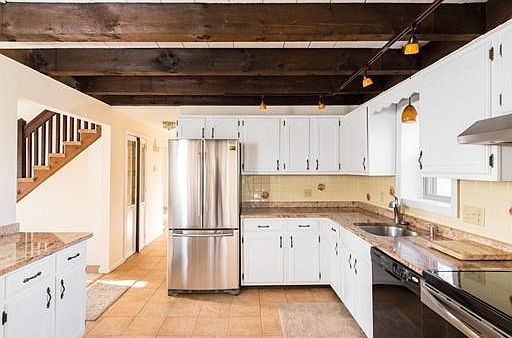 3rd image of 8 Todd Ln