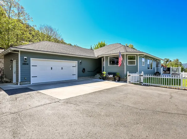 2804 NW Daysha Dr, Roseburg, OR 97471