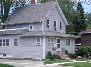 217 S Walnut St, Sycamore, IL 60178