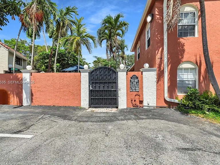 1405 Miami Rd #7 — Photo 29