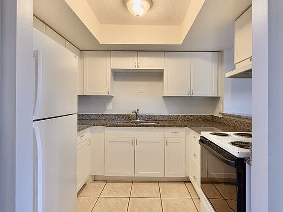 4th image of 4729 39th Ave N #105