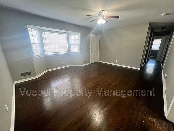4th image of 10114 White Ave