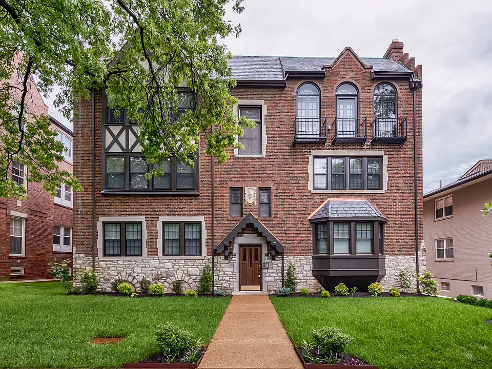 7552 Wydown Blvd #1E