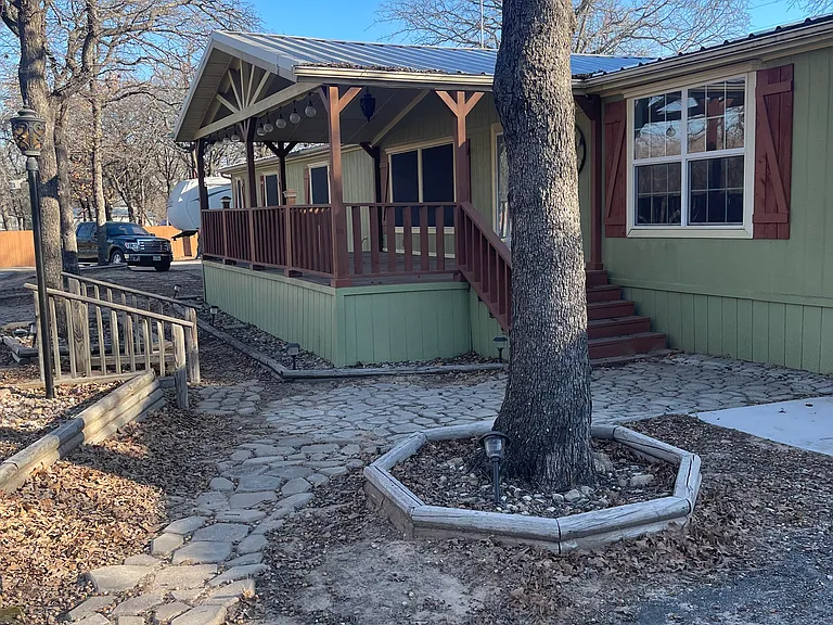 114 Dorflinger Ct — Photo 1