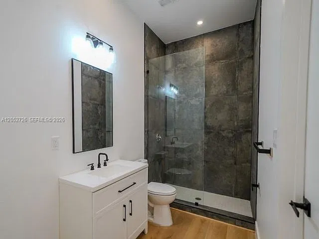 4 bed, 3.0 bath, $6,500 — Photo 2