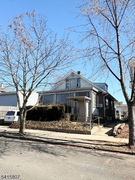 2nd image of 606 Hagel Ave