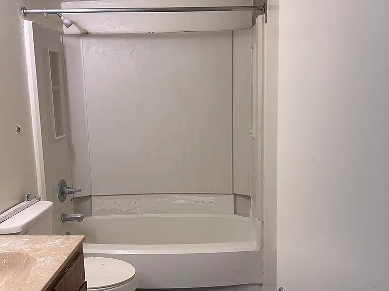 Bluegrass Place I & II Apartments — Photo 10