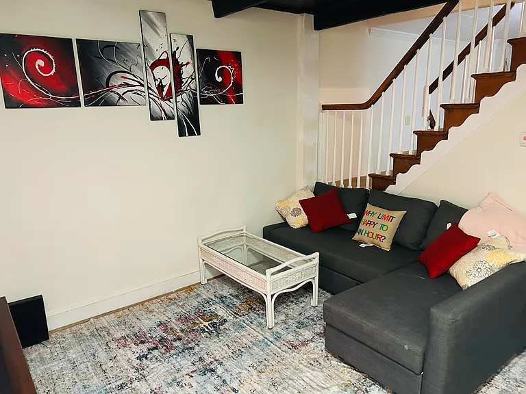 107 N Port St — Photo 4