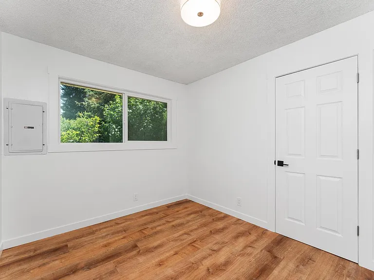 4208 E 17th St — Photo 14