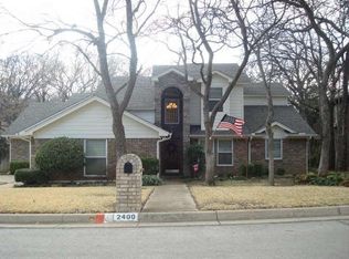 2400 Crown Colony Dr, Arlington, TX 76011