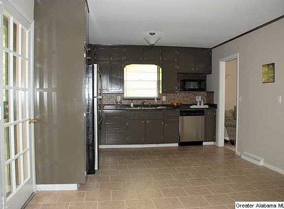 3rd image of 708 Sherwood Forest Cir