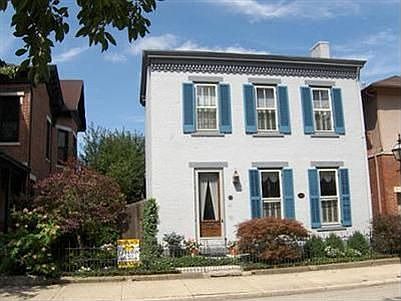 Ultimate "Town Home" in premiere historial district!
