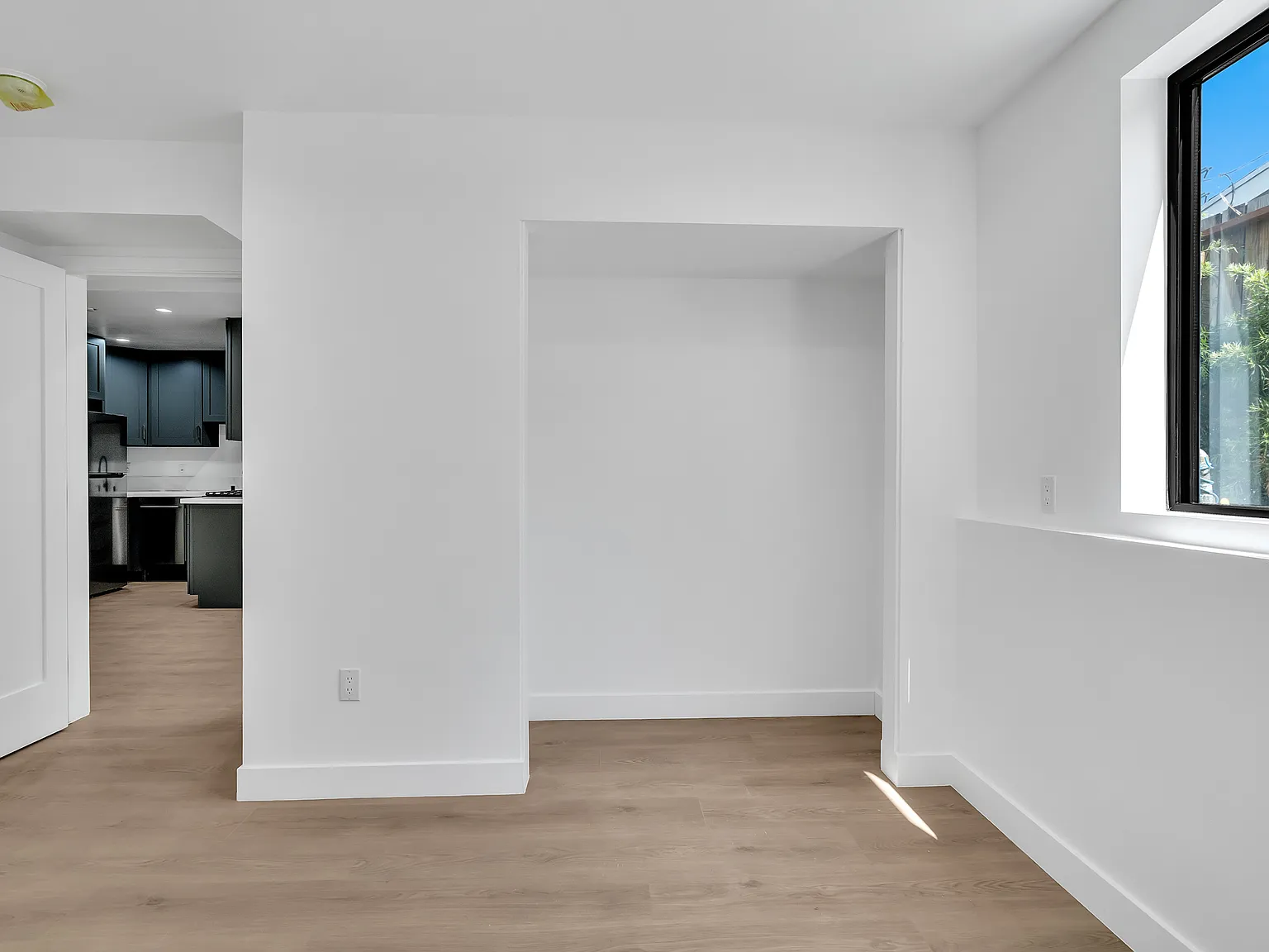 3 bed, 1125 sqft, $3,650 — Photo 4