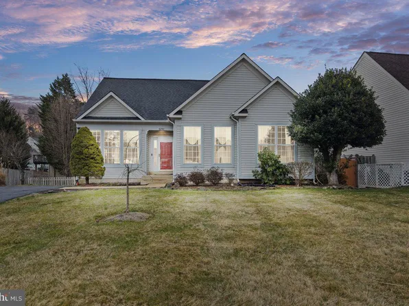 9290 Matthew Dr, Manassas Park, VA 20111