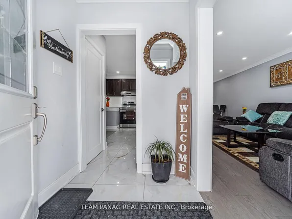 8 Benton St, Brampton, ON L6W 3B9