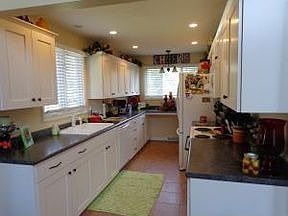 5th image of 68 Lakewood Villa St
