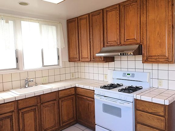 4th image of 273 Westbrook Ave