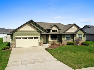 586 Pebblestone Cir, Hobart, WI 54155